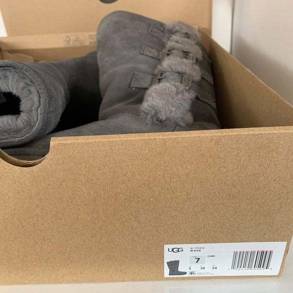 UGG Leather Boots - Picture 16 of 16